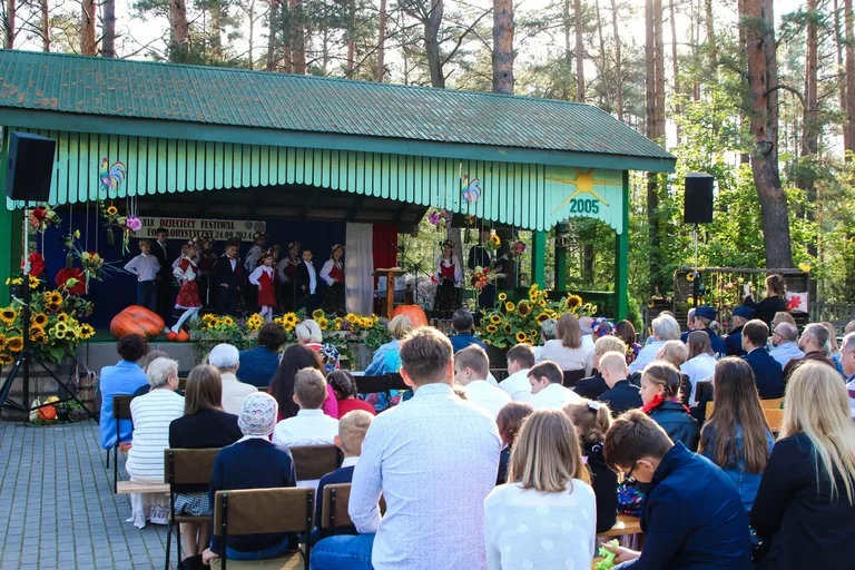 XIX Gminny Festiwal Folklorystyczny w Szkole Podstawowej w Dudach (zdjęcia)