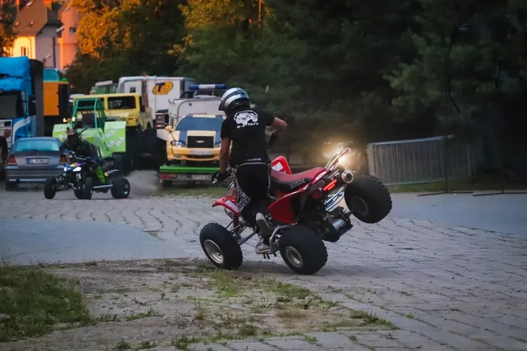 Monster Truck Show w Ostrowi Mazowieckiej. Wieczór atrakcji! (zdjęcia)