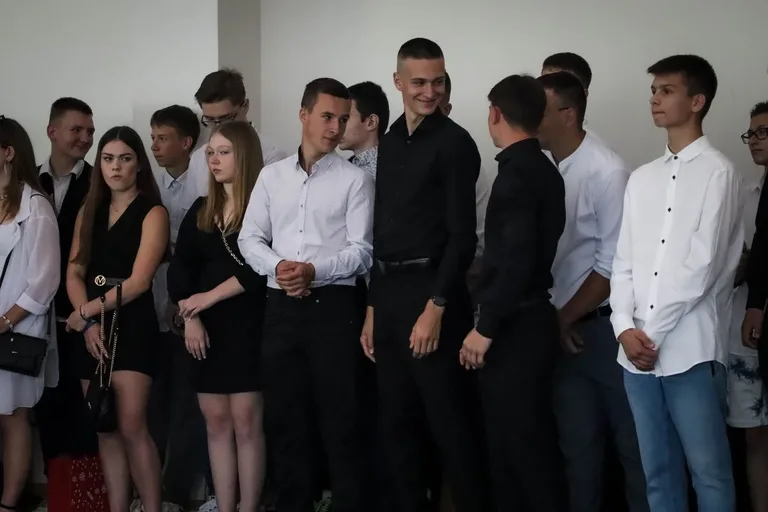 Żegnaj szkoło! Uczniowie "Rubinka" kończą rok szkolny i zaczynają wakacje (zdjęcia)