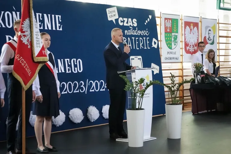 Żegnaj szkoło! Uczniowie "Rubinka" kończą rok szkolny i zaczynają wakacje (zdjęcia)