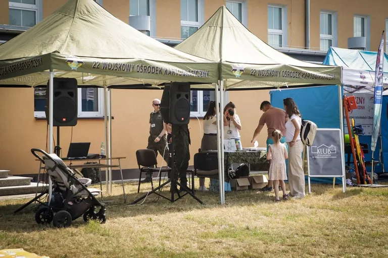 Piknik sportowo-historyczny i 7. Bieg Pamięci Absolwentów Szkoły Podchorążych Piechoty w Komorowie (zdjęcia)