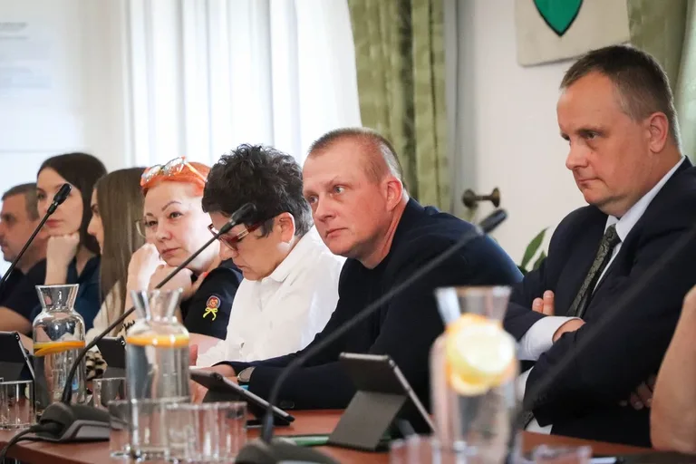 Burmistrz będzie zarabiał od poprzednika o 30 proc. czy niecałe 20 proc. mniej? Zależy kto liczy (zdjęcia)