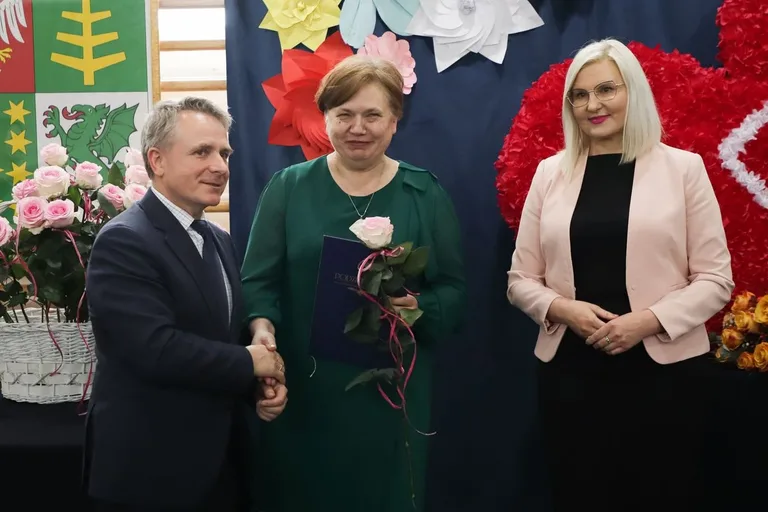 Uroczyste Powiatowe Obchody Międzynarodowego Dnia Pielęgniarki i Położnej w Ostrowi Mazowieckiej (zdjęcia)