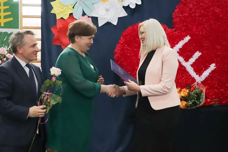 Uroczyste Powiatowe Obchody Międzynarodowego Dnia Pielęgniarki i Położnej w Ostrowi Mazowieckiej (zdjęcia)
