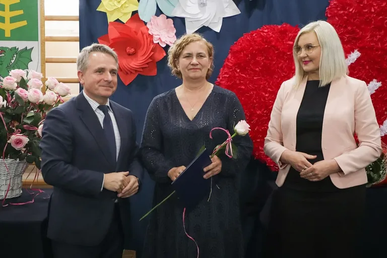 Uroczyste Powiatowe Obchody Międzynarodowego Dnia Pielęgniarki i Położnej w Ostrowi Mazowieckiej (zdjęcia)