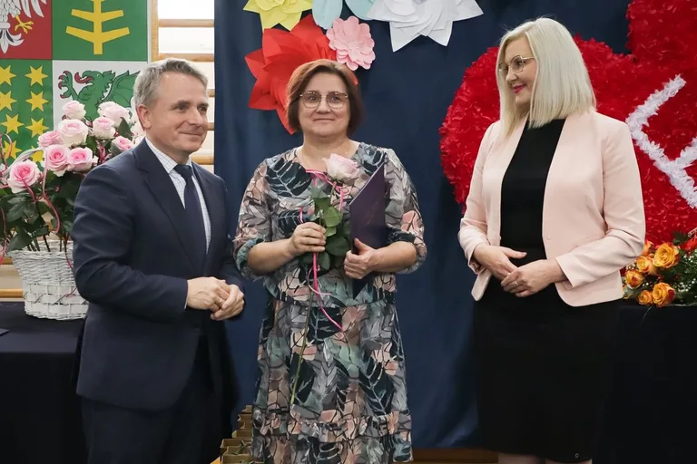 Uroczyste Powiatowe Obchody Międzynarodowego Dnia Pielęgniarki i Położnej w Ostrowi Mazowieckiej (zdjęcia)