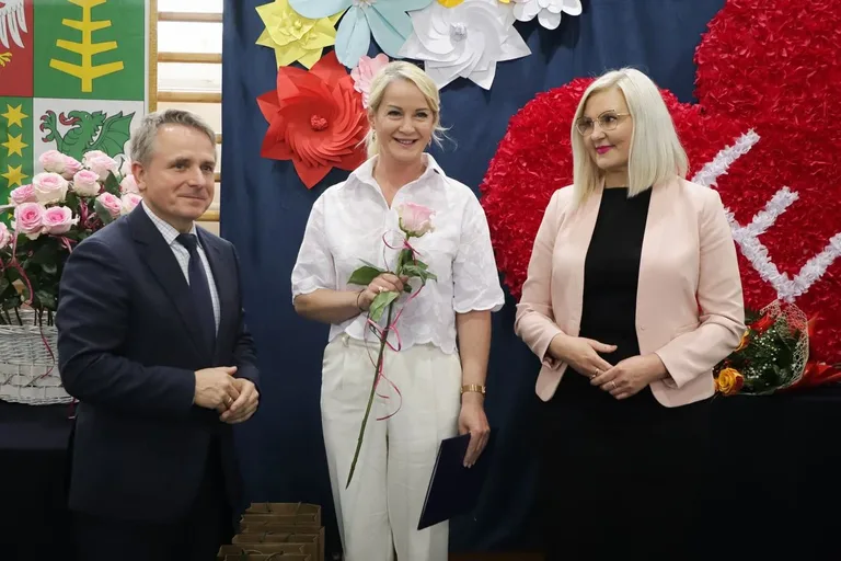 Uroczyste Powiatowe Obchody Międzynarodowego Dnia Pielęgniarki i Położnej w Ostrowi Mazowieckiej (zdjęcia)