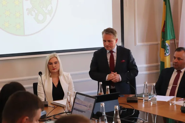 Nowa Rada Powiatu w Ostrowi Mazowieckiej. Rozpoczęcie nowej kadencji z nowymi liderami (zdjęcia) 
