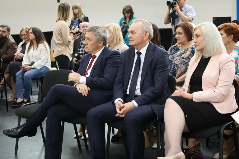 Uroczyste Powiatowe Obchody Międzynarodowego Dnia Pielęgniarki i Położnej w Ostrowi Mazowieckiej (zdjęcia)