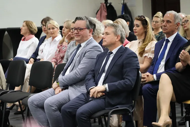 Uroczyste Powiatowe Obchody Międzynarodowego Dnia Pielęgniarki i Położnej w Ostrowi Mazowieckiej (zdjęcia)