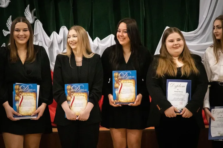 Pożegnanie maturzystów z ZSCKR w Starym Lubiejewie (zdjęcia)