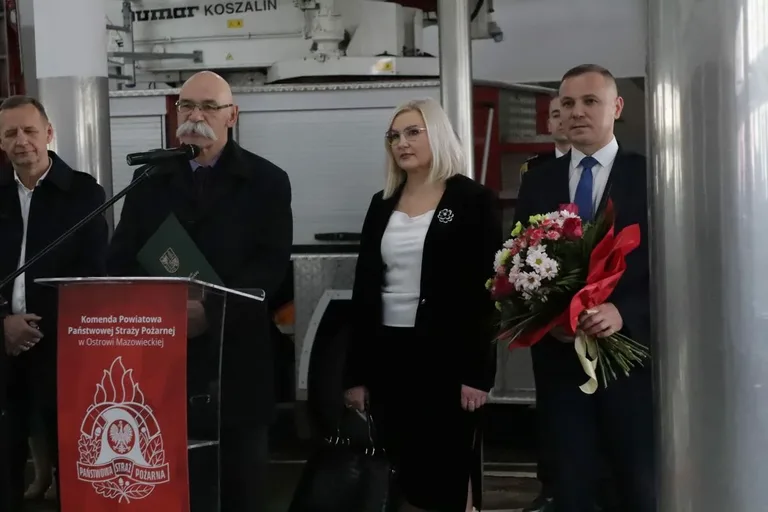 Uroczysta zbiórka z okazji powołania na stanowisko Komendanta Powiatowego PSP (zdjęcia)