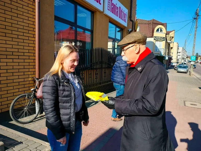 Starostwo Powiatowe i Ostrowska Policja świętowały Dzień Kobiet z bezpieczeństwem w tle (zdjęcia)