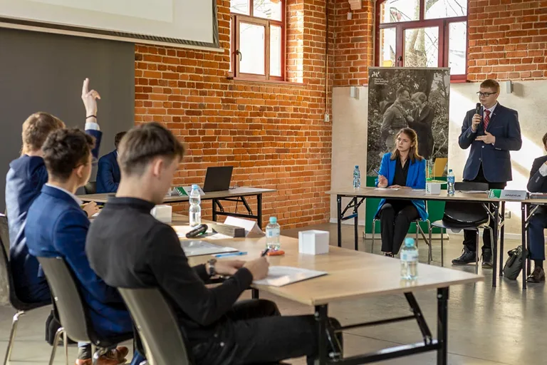 Ostrowska Szkoła Debaty - finał ligi szkół ponadpodstawowych (zdjęcia)