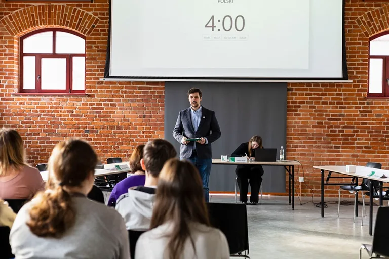Ostrowska Szkoła Debaty - finał ligi szkół ponadpodstawowych (zdjęcia)