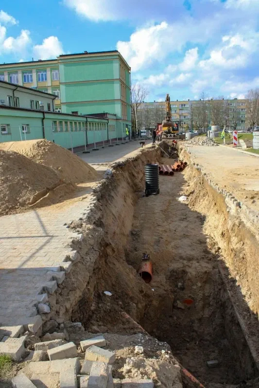  Powiat Ostrowski buduje nowoczesne boisko wielofunkcyjne! (zdjęcia)