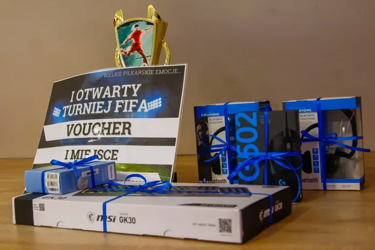 Wirtualni sportowcy, lecz prawdziwe emocje! - I Otwarty Turniej FIFA w Bibliotece (zdjęcia)
