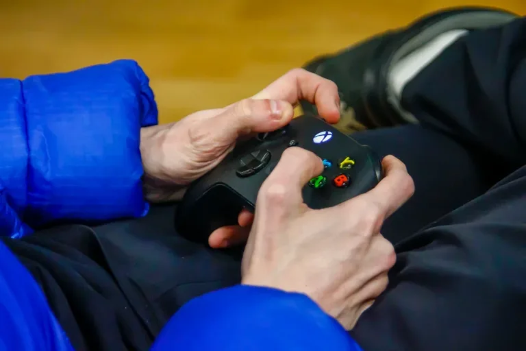 Wirtualni sportowcy, lecz prawdziwe emocje! - I Otwarty Turniej FIFA w Bibliotece (zdjęcia)