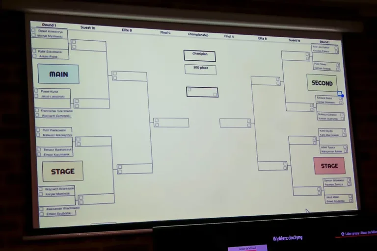 Wirtualni sportowcy, lecz prawdziwe emocje! - I Otwarty Turniej FIFA w Bibliotece (zdjęcia)