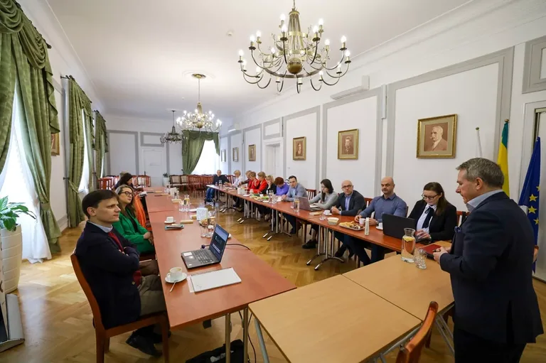 W ostrowskim ratuszu dyskutowano o centrach integracji społecznej (zdjęcia)