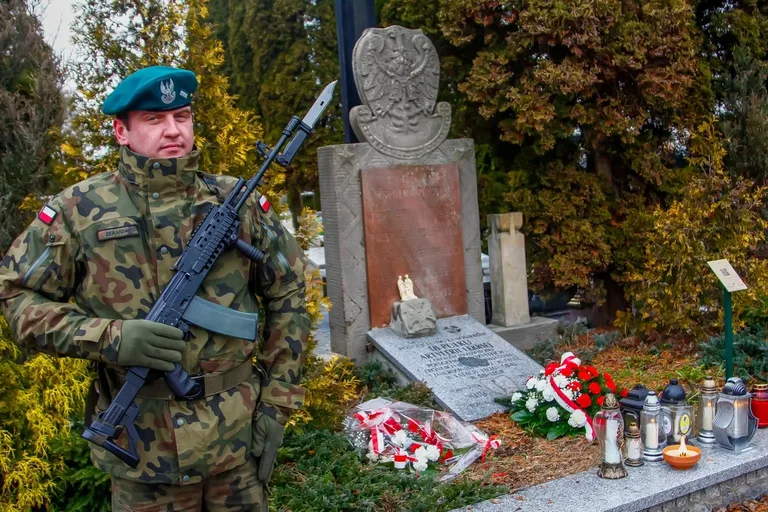 105 lat "Osiemnastki": Wspomnienie poległych bohaterów (zdjęcia)