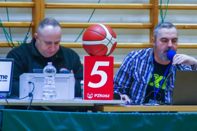 Walentynkowy mecz koszykówki - Sokół przegrywa, lecz dwa kolejne mecze już niedługo! (zdjęcia)