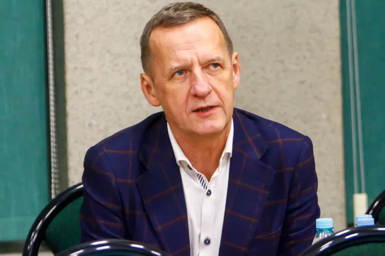 Bezpieczne przejazdy i komfortowe podróże. Modernizacja linii kolejowej nr 29 stawia na bezpieczeństwo i wygodę pasażerów (zdjęcia)