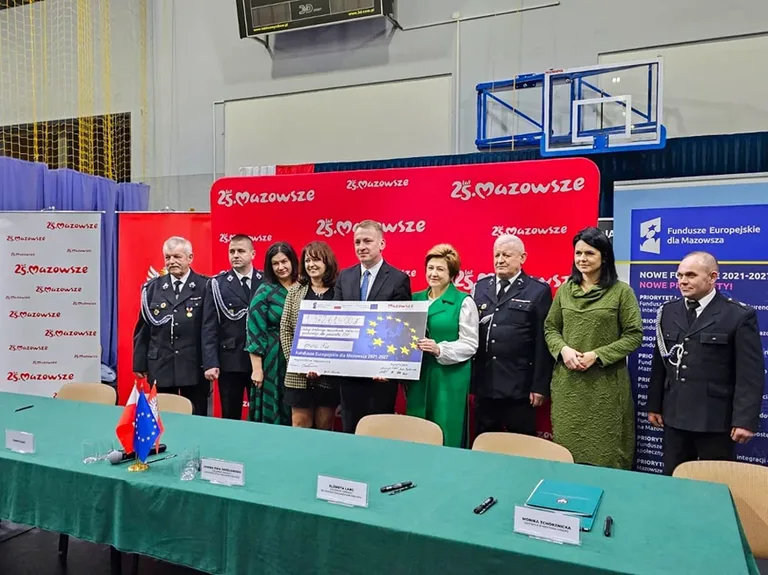 OSP w Małkini Górnej, Nurze, Komorowie i Wąsewie z nowymi wozami strażackimi dzięki wsparciu UE (zdjęcia)