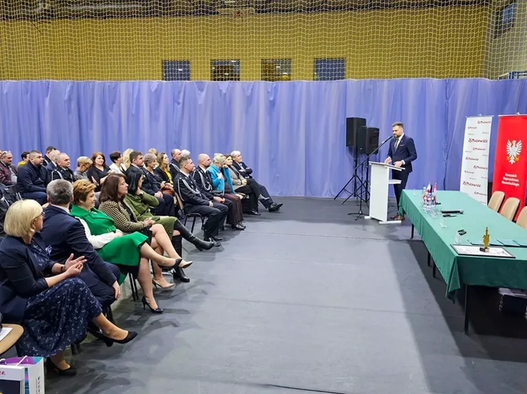 OSP w Małkini Górnej, Nurze, Komorowie i Wąsewie z nowymi wozami strażackimi dzięki wsparciu UE (zdjęcia)