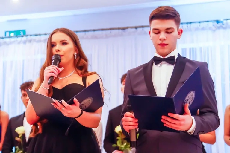 Niezapomniana studniówka maturzystów z LO im. Mikołaja Kopernika w Sali Tango (zdjęcia)