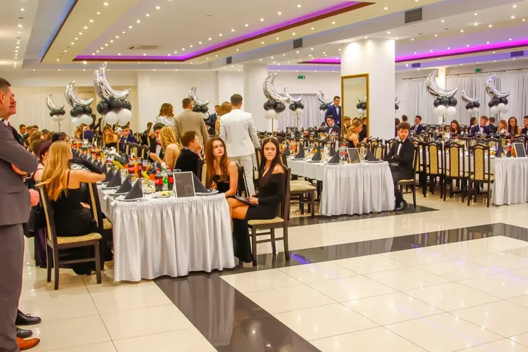 Niezapomniana studniówka maturzystów z LO im. Mikołaja Kopernika w Sali Tango (zdjęcia)