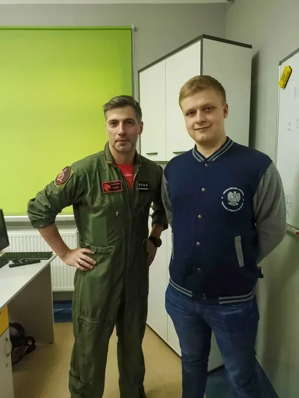Pilot F-16 spotkał się z uczniami CSL Technikum Lotniczego w Nagoszewie (zdjęcia)