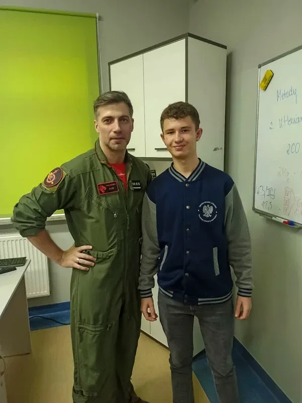 Pilot F-16 spotkał się z uczniami CSL Technikum Lotniczego w Nagoszewie (zdjęcia)
