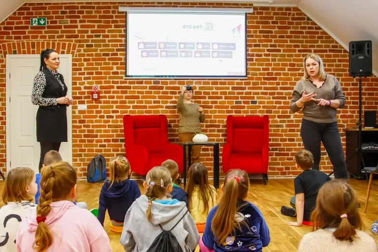  "Zimowe podróże przez świat" - Ferie w Bibliotece (zdjęcia)