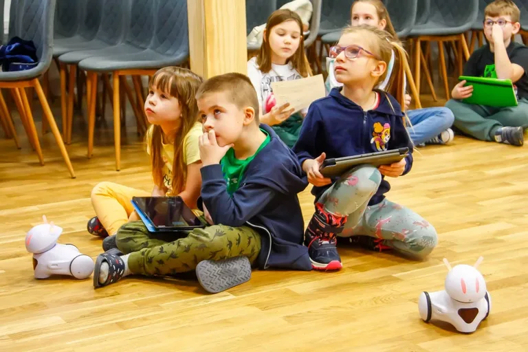 "Zimowe podróże przez świat" - Ferie w Bibliotece (zdjęcia)