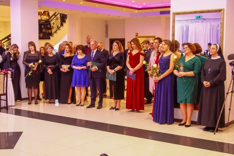 Ekscytujący bal studniówkowy Ekonomika! Zobacz zdjęcia z tego wyjątkowego wieczoru!