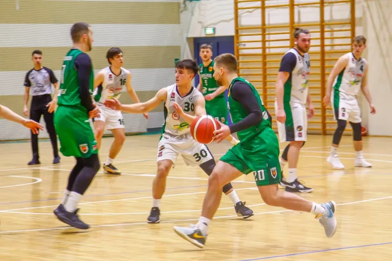 II Liga Koszykówki mężczyzn w Ostrowi - Sokół przeciwko Trójce Żyrardów (zdjęcia)