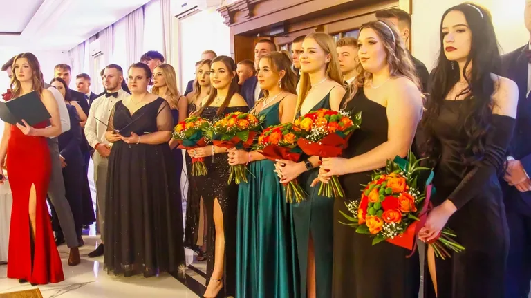 Studniówka w Maciejowej Chacie - Maturzyści bawili się do białego rana! Zobaczcie zdjęcia z niezapomnianej imprezy!
