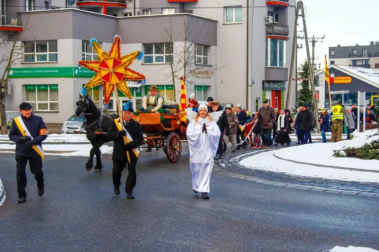 Trzej Królowie i podróżujący z nimi przybieżeli do ostrowskiego Betlejem (zdjęcia)