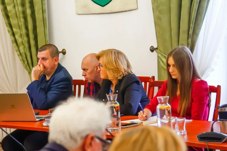 LIV Sesja Rady Miasta Ostrów Mazowiecka: wnioski i decyzje (zdjęcia)