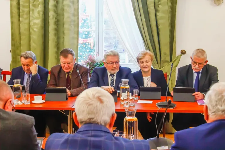LIV Sesja Rady Miasta Ostrów Mazowiecka: wnioski i decyzje (zdjęcia)