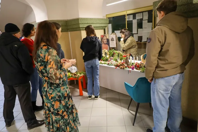 Uczniowie Szkoły Podstawowej nr 1 zorganizowali świąteczny kiermasz charytatywny (zdjęcia)