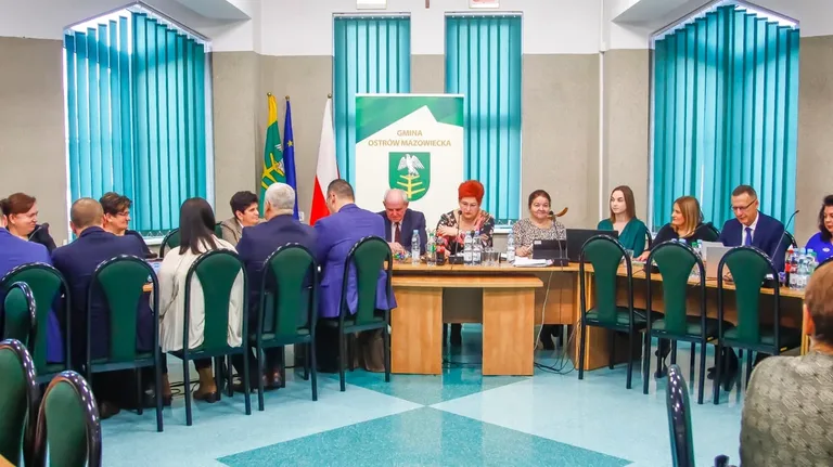 Przegląd kluczowych decyzji na Sesji Rady Gminy Ostrów Mazowiecka (zdjęcia)