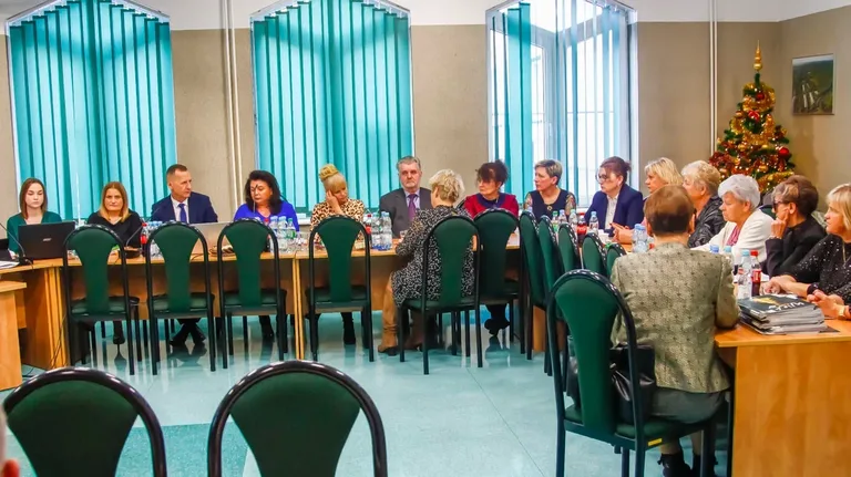 Przegląd kluczowych decyzji na Sesji Rady Gminy Ostrów Mazowiecka (zdjęcia)