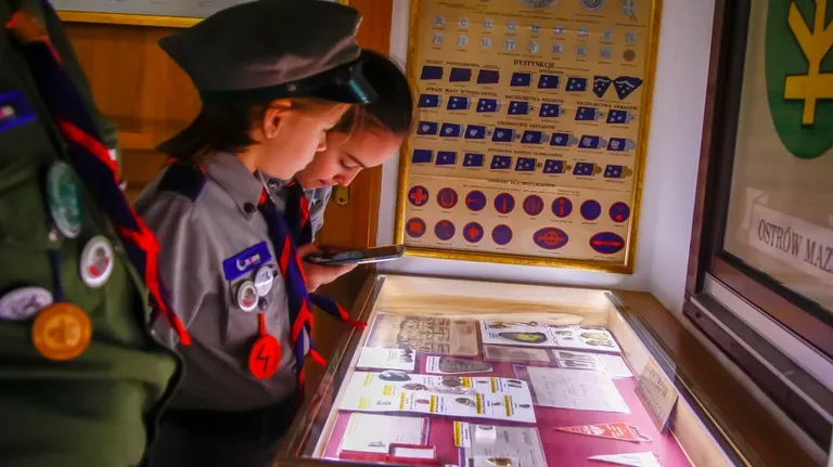 Podczas jubileuszu zaproszeni goście zwiedzili Muzeum Kresów I Ziemi Ostrowskiej (zdjęcia)