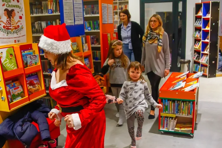 Magia świątecznej zabawy z Sówką Ostrówką (zdjęcia)