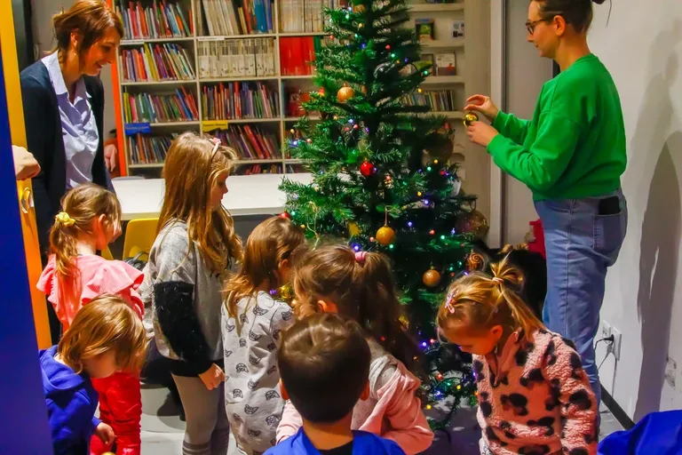Magia świątecznej zabawy z Sówką Ostrówką (zdjęcia)