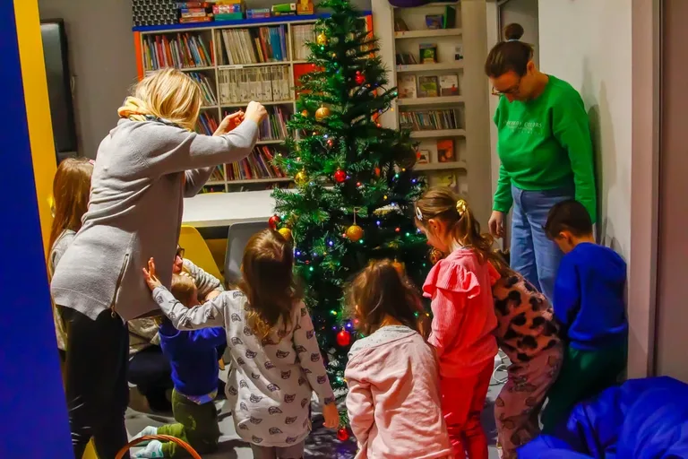Magia świątecznej zabawy z Sówką Ostrówką (zdjęcia)