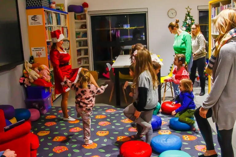 Magia świątecznej zabawy z Sówką Ostrówką (zdjęcia)