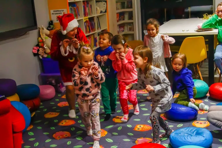 Magia świątecznej zabawy z Sówką Ostrówką (zdjęcia)